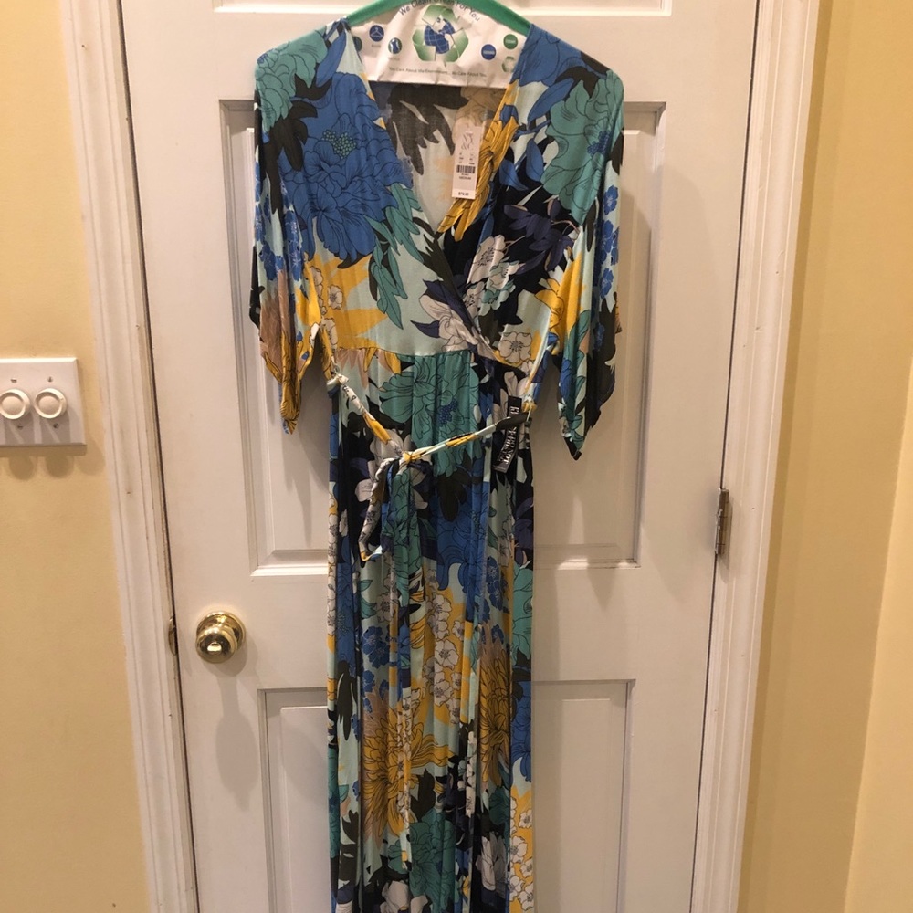New wrap around floral dress with tags